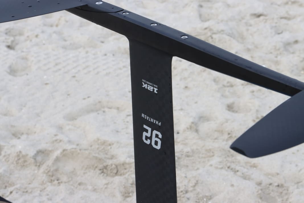 The 92 carbon mast is very stiff