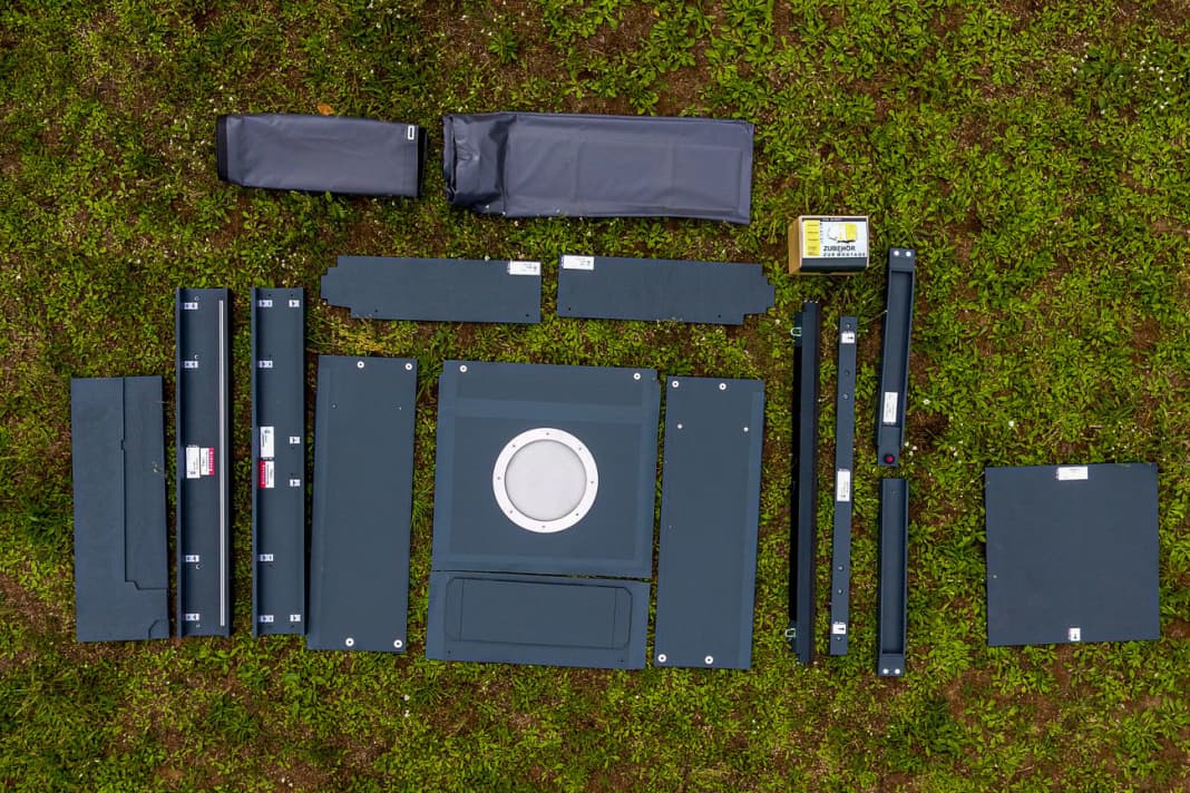 The module consists of 12 parts and can be assembled without tools