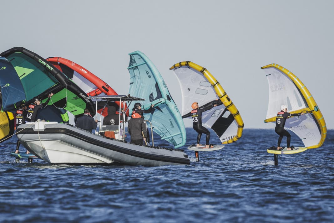The ladies start in full fleet format