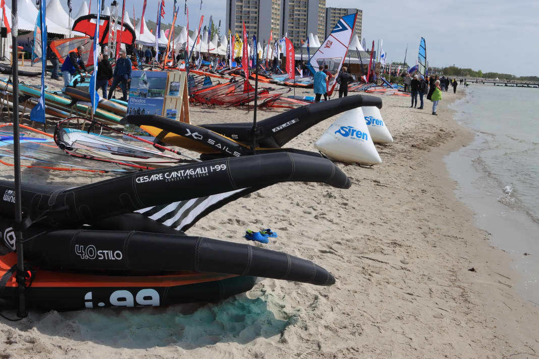 The surf festival offers an impressive line-up - numerous water sports brands are on site.