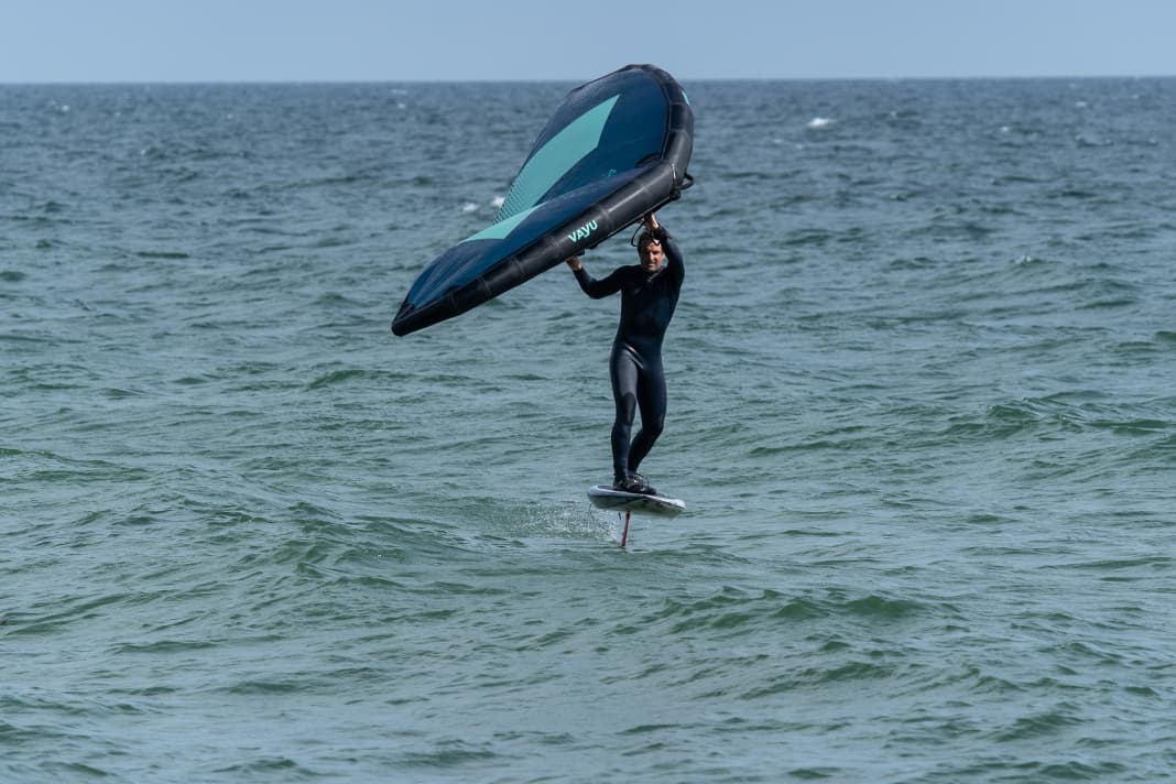 1. look out for a small swell wave with a close-hauled wing