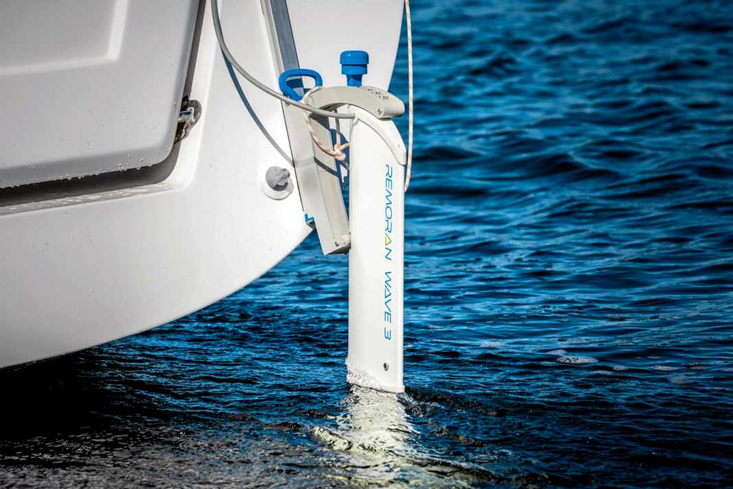 Leinenarbeit: In aller Regel wird der Hydrogenerator zum Aufholen mit einer Holleine versehen.