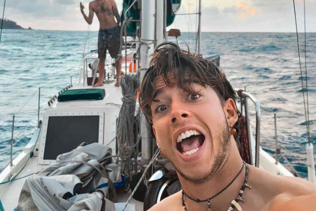 Durante il suo viaggio nei 
Caraibi, Carl Beccard si imbarca su diversi yacht.