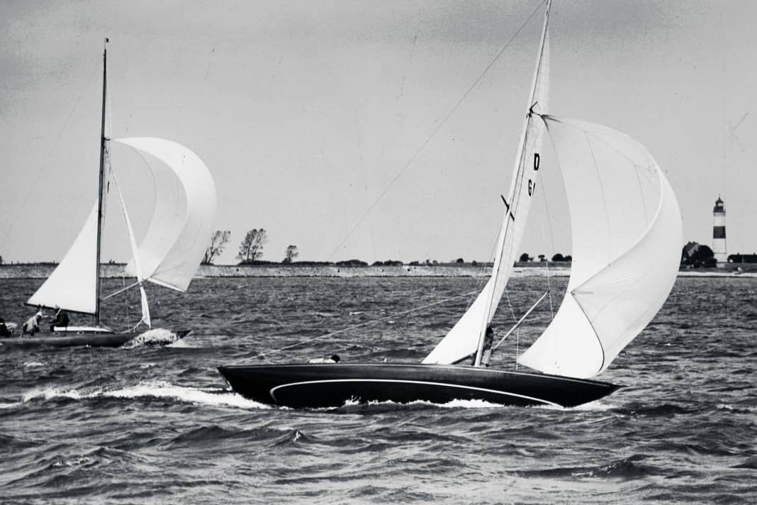 Il Dragone ha affrontato molto bene la sua uscita dalle Olimpiadi dopo il gala di addio ai Giochi del 1972 al largo di Kiel, ma come la Star è rimasta una classe vivace e forte a livello internazionale. Negli anni Settanta era nota anche come classe reale, poiché le teste coronate partecipavano ripetutamente alle competizioni più importanti. Il re di Spagna Juan Carlos si classificò al 15° posto nel 1972.