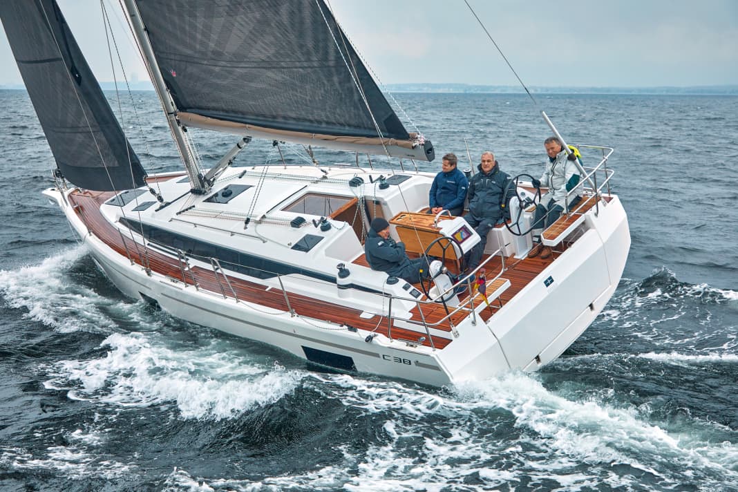 Wide, angular, striking: the new C38 shows class - and is still recognisable as a Bavaria