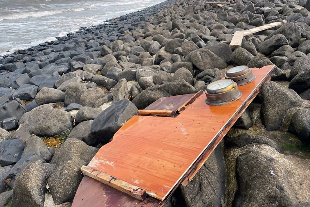 Ein auf Baltrum angeschwemmtes Schott aus der Kajüte zeugt vom Unglück der „Silja“. Das Segelboot war im Seegatt Accumer Ee gesunken