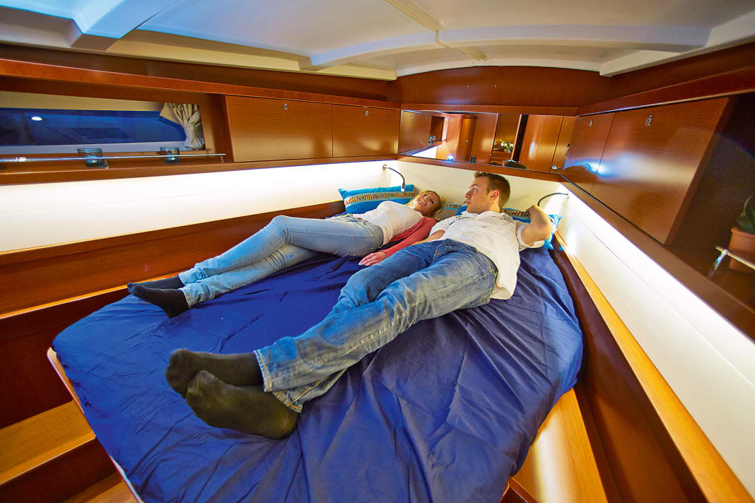 Island bed (example: Beneteau Oceanis 45)