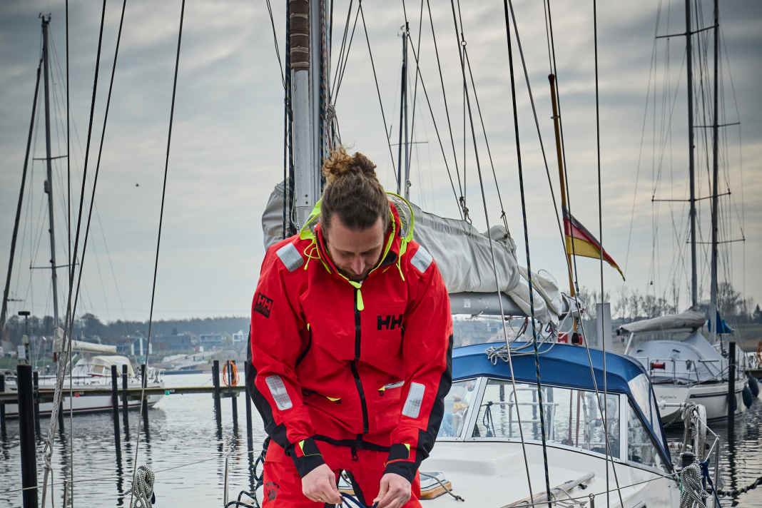 Helly Hansen Ægir Race 2.0. Ce ciré offre une protection maximale et de bons détails.