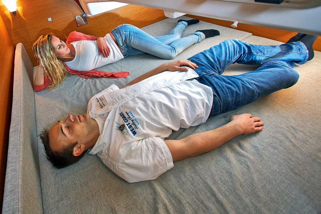 Double cabin aft transverse (example: Sun Odyssey 331)