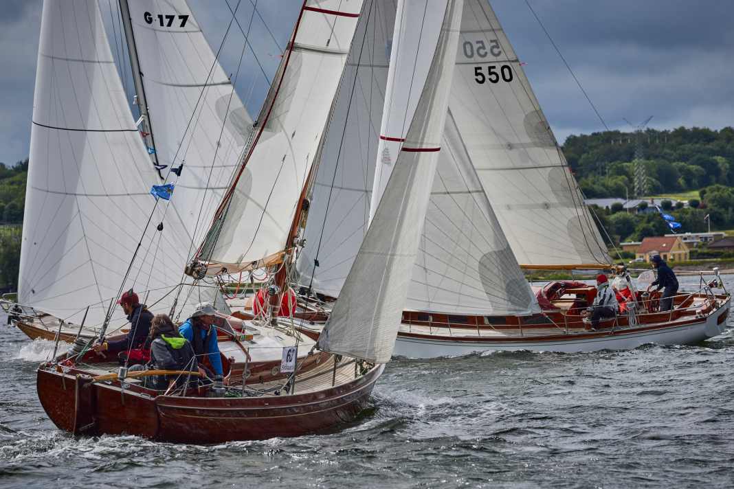 Partenza degli yacht del gruppo 2