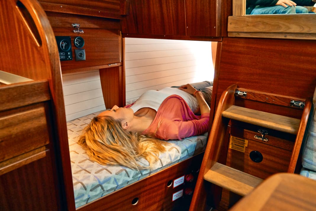 Dog bunk (example: Biga 242)