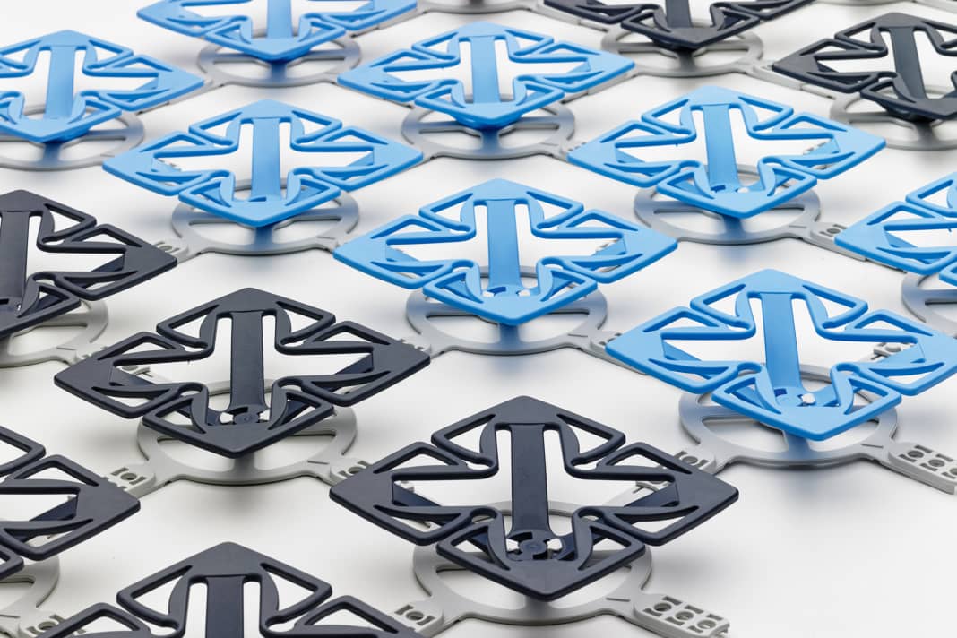 Solution modulaire : dans la série Travel de Froli de Bielefeld, les éléments sont couplés par clips pour former un matelas et posés sur la couchette. Il existe trois duretés différentes pour les épaules et les zones de soutien. Les ressorts peuvent être tournés pour s'adapter aux zones inclinées, et des demi-éléments sont également disponibles. Pour une couchette de 1,40 mètre sur 2,00 mètres, un kit coûte 282 euros. La hauteur de montage est de 3,7 centimètres / www. froli.com