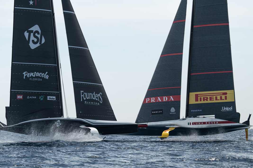 A égalité : le "Patriot 2.0" plat (à gauche) et le nouveau "Luna Rossa" (à droite)