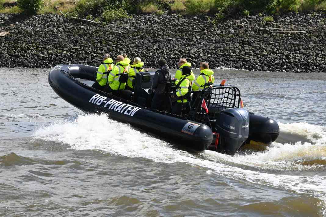Die RIB Piraten Hamburg bieten Hafenrundfahrten mit dem Speedboot.