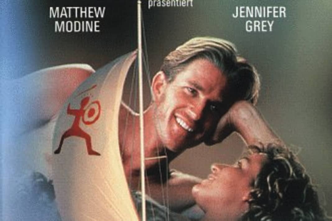 Wind: Der Kino-Klassiker handelt vom US-amerikanischen Segler Will, der die Möglichkeit bekommt, als Taktiker auf einem im America’s Cup teilnehmenden Schiff anzuheuern. Er steckt deshalb im Zwiespalt und muss sich zwischen seiner großen Liebe und dem großen Lebenstraum von der Cup-Teilnahme entscheiden.