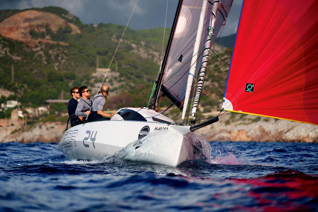 Little weight, lots of cloth: The Flaar 24 displaces only 730 kilograms and starts planing accordingly early under the 73 square metre gennaker