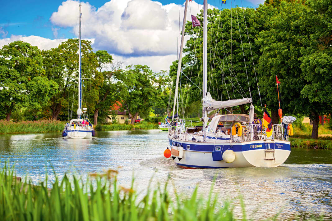 Von Sjötorp nach Mem: Berg-und-Tal-Fahrt auf dem Göta-Kanal | YACHT
