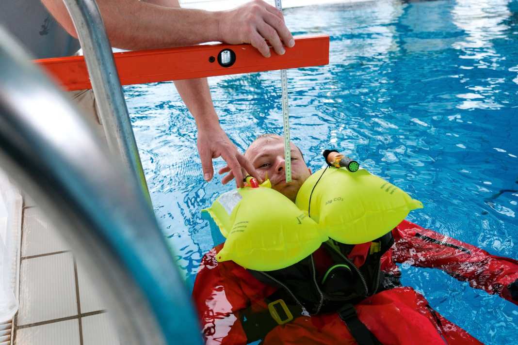 Die Schwimmlage wird überprüft