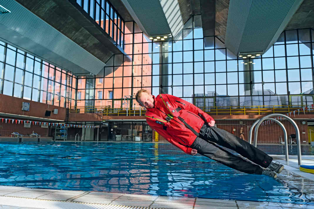 New Year's resolutions for water sports enthusiasts: check your safety equipment. Are you looking for life jackets? Then you should read our test