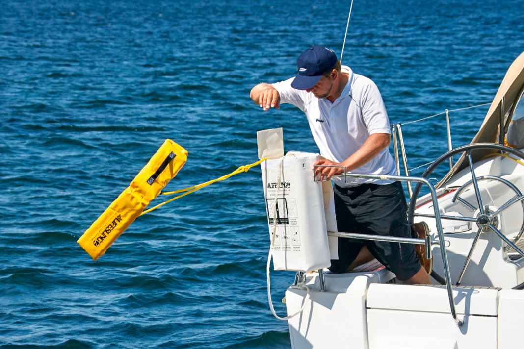 Die Lifesling von Westmarine ist Namensgeber für die klassischen Bergeschlingen. Das aktuelle Modell Lifesling II war Sieger im Rettungskragen-Test in YACHT 18/2017. Lange Leine, gute Schleppeigenschaften, Top-Verarbeitung und guter Sitz gaben den Ausschlag
