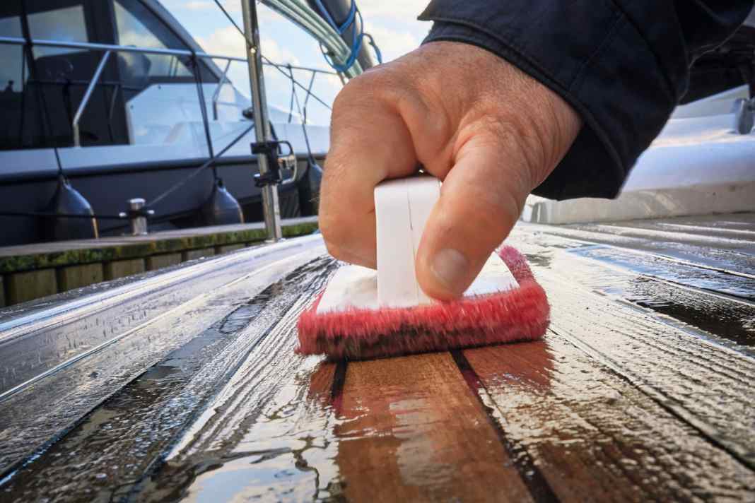 Good for teak: scrubbing pads remove dirt and weathered material, but do not remove much soft wood