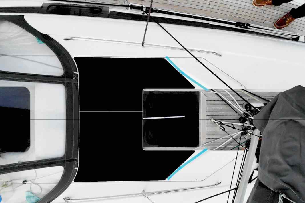 1. mesurer les panneaux : Pour mesurer les petits systèmes, un croquis coté suffit. Pour les installations complexes, les modules sont planifiés à l'aide de photos aériennes prises par drone.