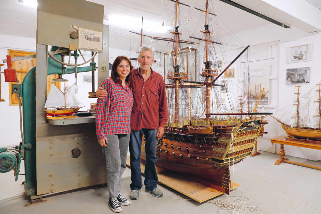 Yannis Boudalas is the sixth generation of model shipbuilders, his daughter Rigina the seventh. The model of the "HMS Victory" took around 4,000 hours of labour