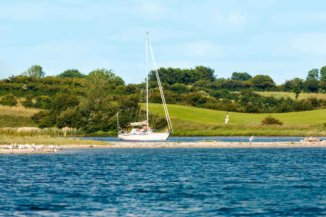 A yacht enters Dyvig. The bay in the north-west of Als is one of the most popular anchorages in the area