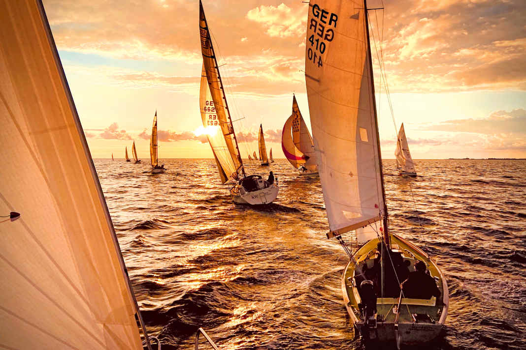 Wednesday regattas like this one off Heiligenhafen take place in many places. For quite a few sailing club members, they are the weekly highlight