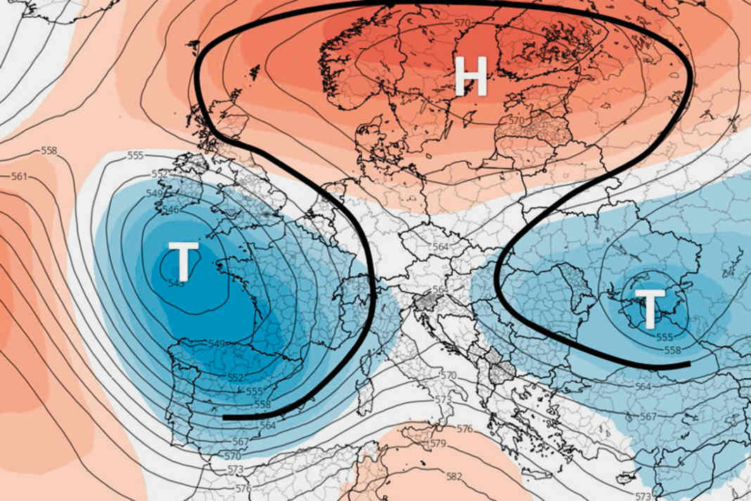 Des zones de haute pression au-dessus de la Scandinavie et des pays baltes se sont reliées entre elles et forment ce que l'on appelle un anticyclone en oméga. Les dépressions n'ont pratiquement plus aucune chance d'influencer les zones de navigation en mer du Nord et en mer Baltique.