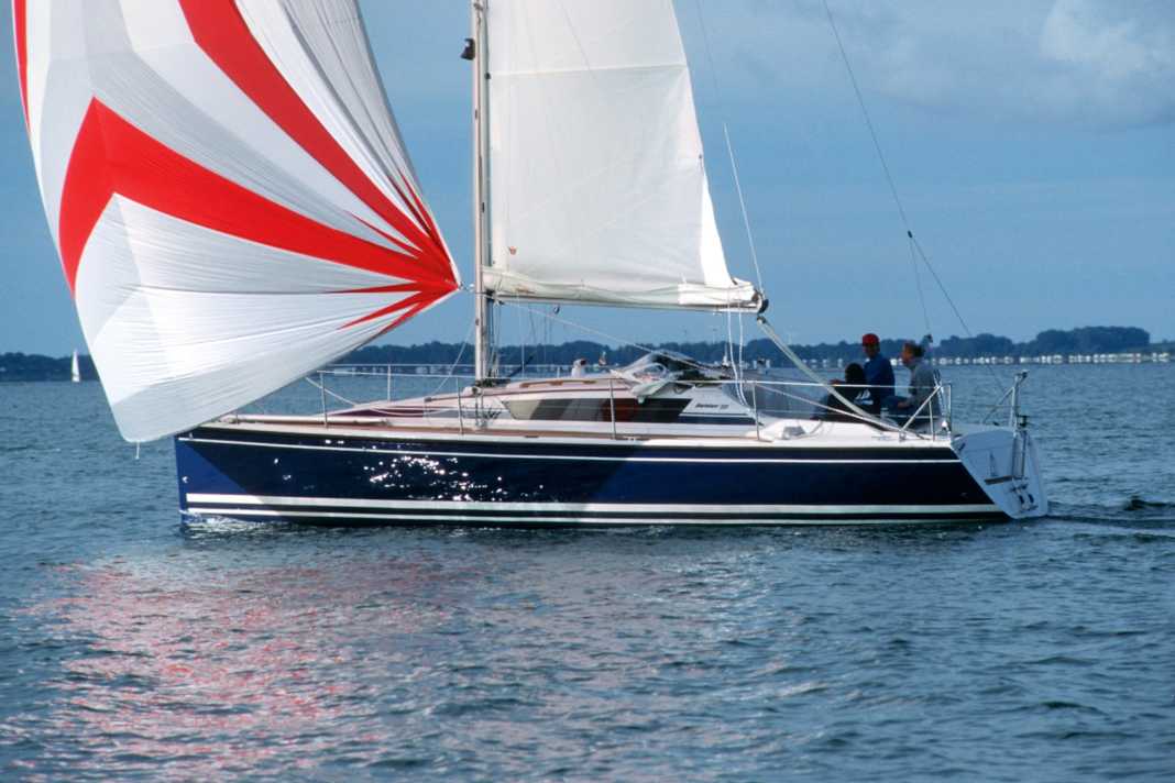 Dehler 33 : le 33 est arrivé sur le marché presque en même temps ; il a une valeur de yardstick similaire, mais il est nettement moins cher. Semblablement répandu ; il existait trois versions, dont une variante Competition. Longueur de la coque 9,99 m ; largeur 2,99 m ; poids 3,8 t ; env. 50.000-70.000 euros. Test YACHT : numéro 23/1995