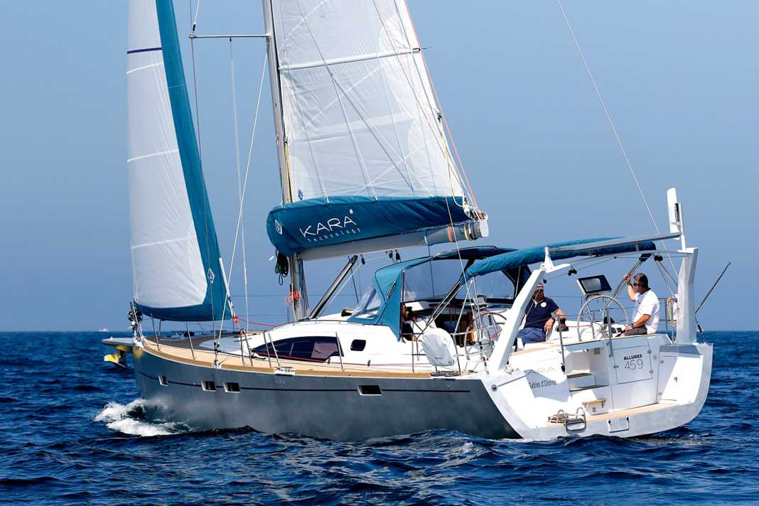 Allures 45.9: Durable aluminium round bilge from Normandy. However, the deck and cabin superstructure are made of GRP. The Allures is available with an integral ballast centreboard or with a swing keel. Length 13.70 m; width 4.43 m; weight 12.6 tonnes; from 644,100 euros. YACHT test: Issue 9/2019