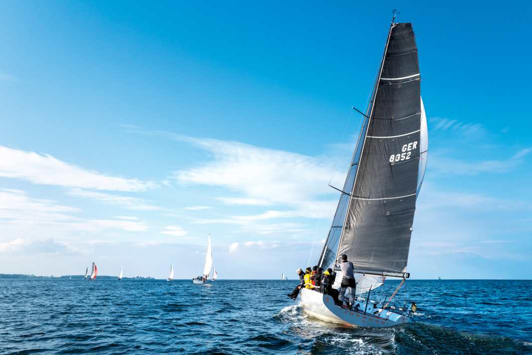 On the way to the first and only real course mark, "Tormund" completely rolled up the regatta field from behind