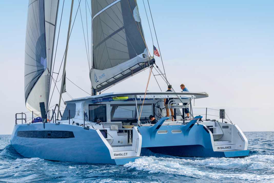 Balance 482 : catamaran de haute mer moderne d'Afrique du Sud, construit avec soin. Les caractéristiques de navigation sont pleines de tempérament et le bateau présente de nombreux détails passionnants sur et sous le pont. Très cher. Longueur 14,71 m ; largeur 7,90 m ; poids 11,05 t ; à partir de 1.453.300 euros. Test YACHT : numéro 18/2023