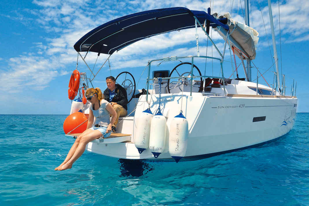 The bimini over the cockpit can remain in place even when sailing and protects against direct sunlight