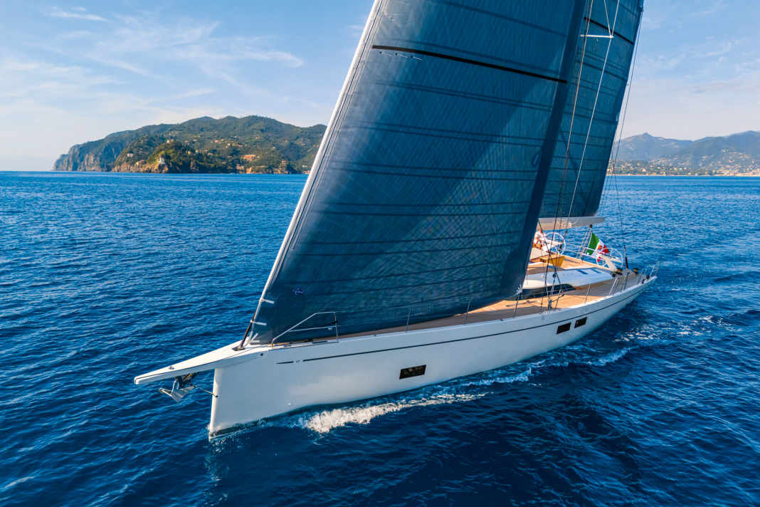 Slim at the front, powerful at the back. The design by Matteo Polli sets attractive accents