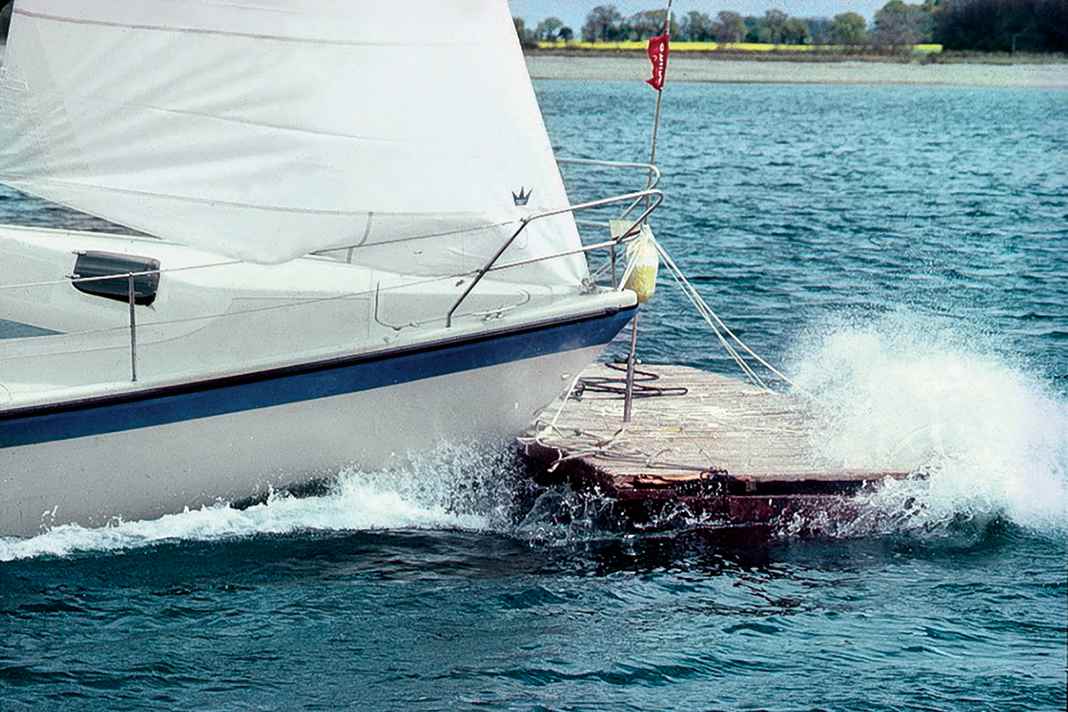 No, not a dramatic crash off the coast, but a find from the YACHT archive: To mark the 120th anniversary, influential people are digging out their best anecdotes, like this one about a yacht crash test