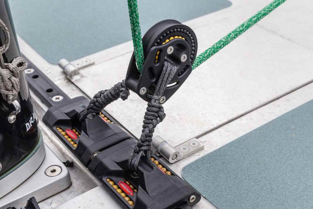 I blocchi di cuscinetti a rulli sono utilizzati nei sistemi di randa, come girelle per le drizze e sui fiocchi autoviranti degli yacht più grandi.