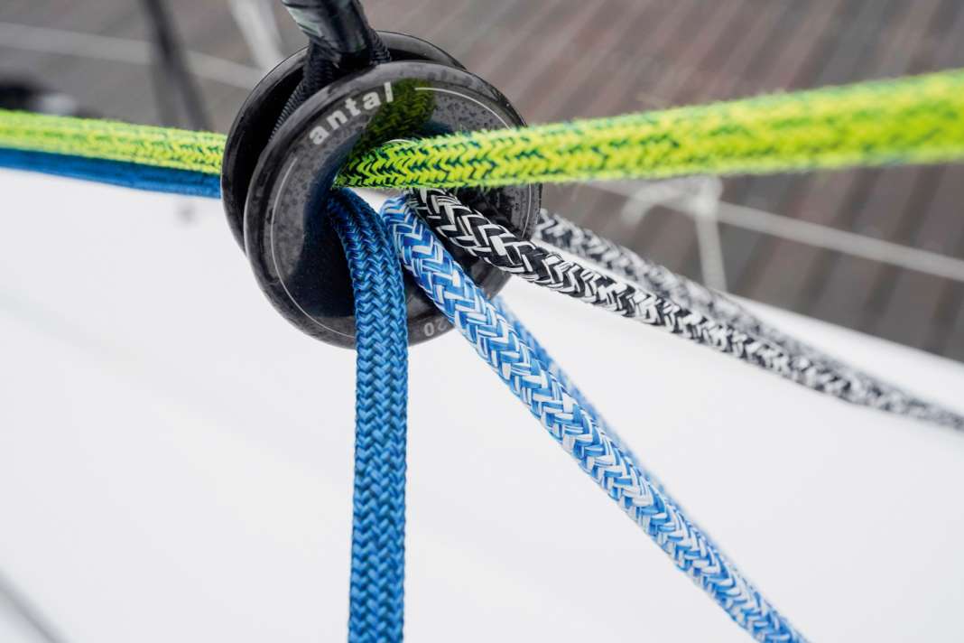 The friction of thimbles is okay with 3D hollow points. Larger deflection angles require single braids