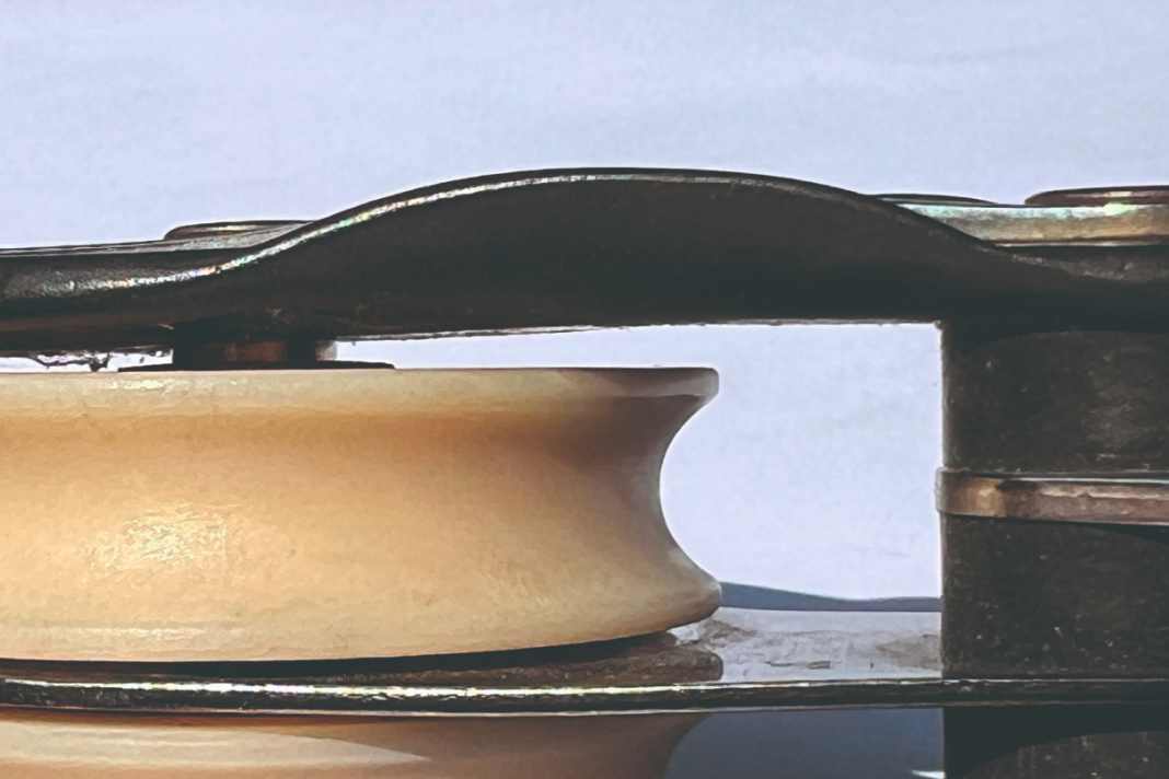 Trappola: gli spazi vuoti tra il disco e l'alloggiamento sono rischiosi. Le trecce singole vengono facilmente tirate