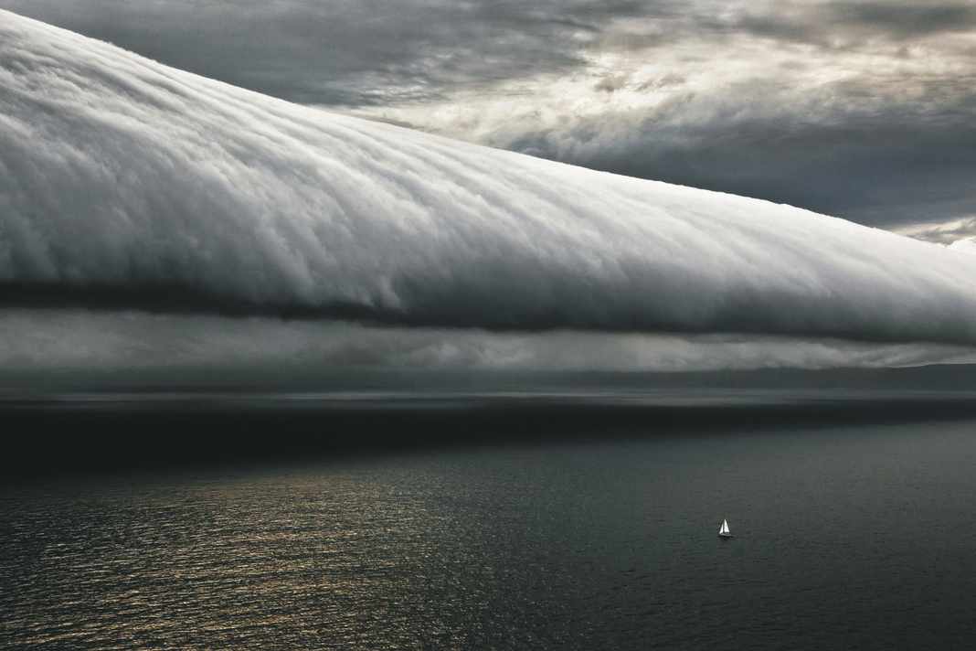 Eindrucksvolle Arcus-Wolke (Rollwolke) beim Rolex Sydney Hobart Race.