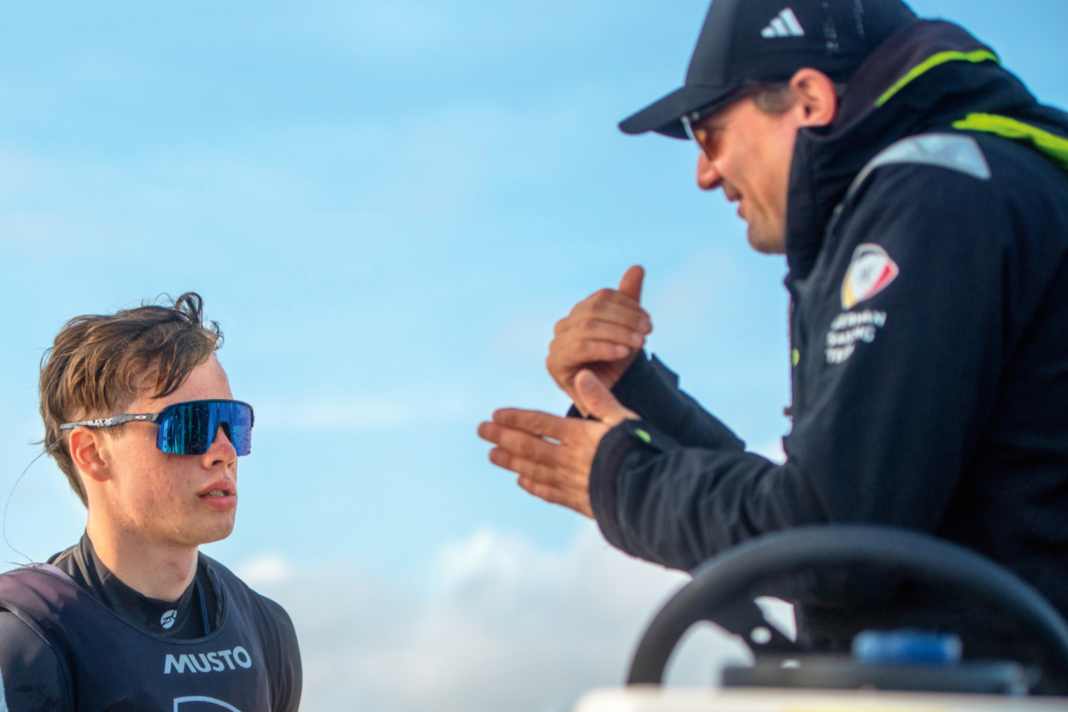 A personal relationship with the coach is very important for young athletes. In Schilksee, they meet at eye level