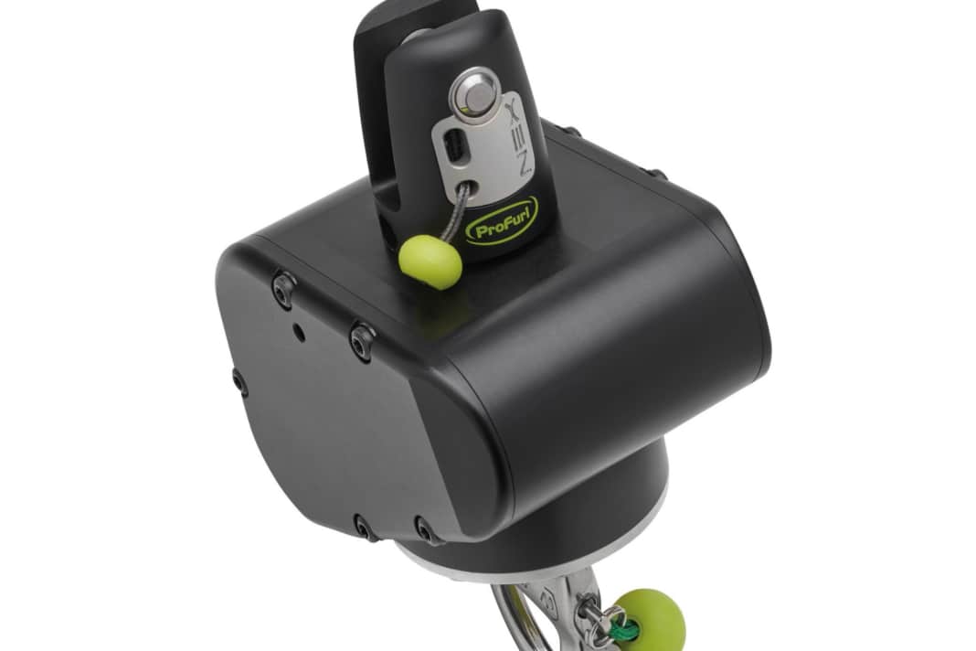 Compact: The NEXe-light furlers are only available in a 12-volt version and are designed for gennakers up to 140 square metres and Code Zeros up to 200 square metres. Switch box and plug connection are included in the scope of delivery
