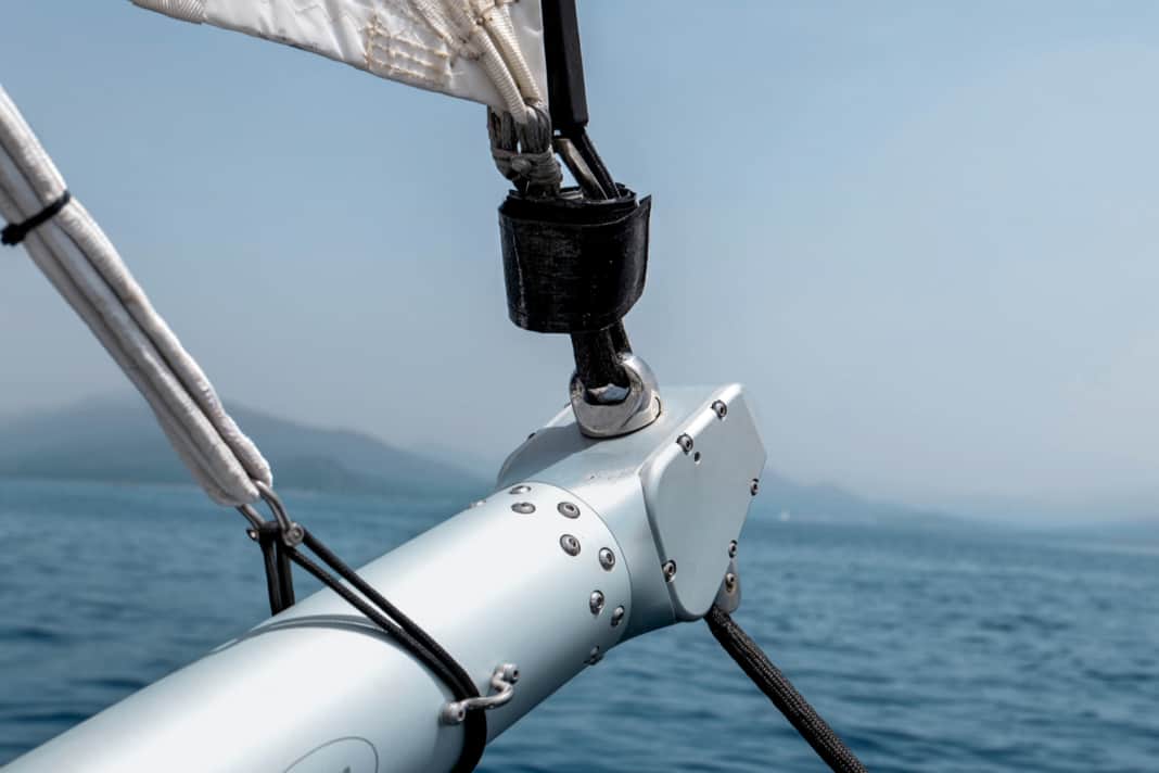 In the trunk, especially for cruising cats: The IB-FXE is supplied as an aluminium trunk for retrofitting and is intended for sail areas between 140 and 240 square metres. The small version winds at 85 revolutions per minute, the large version at 110 revolutions per minute