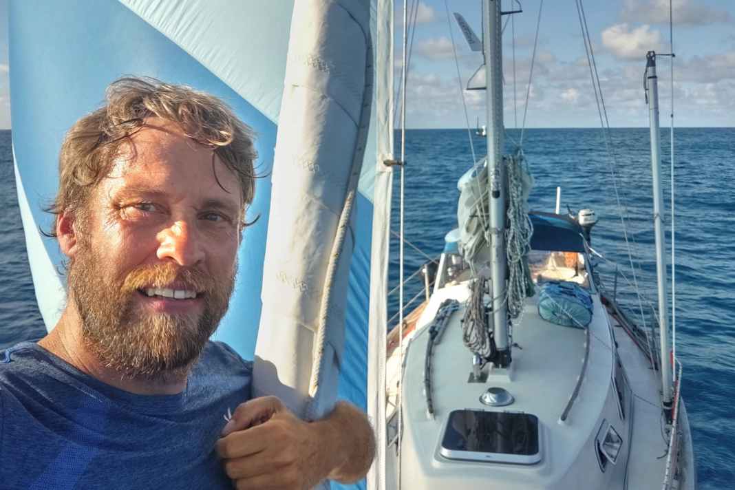 Marcus Bulgrin aus Jesteburg machte 2022/23 seinen Traum wahr und segelte mit der „Ikaika Noa“ einhand über den Atlantik. Auf dem Rückweg lief er Island an. 43 Tage dauerte die Überfahrt. Insgesamt war der gelernte Ingenieur 143 Tage auf See, besuchte 15 Länder und loggte auf der Reise 11.500 Seemeilen