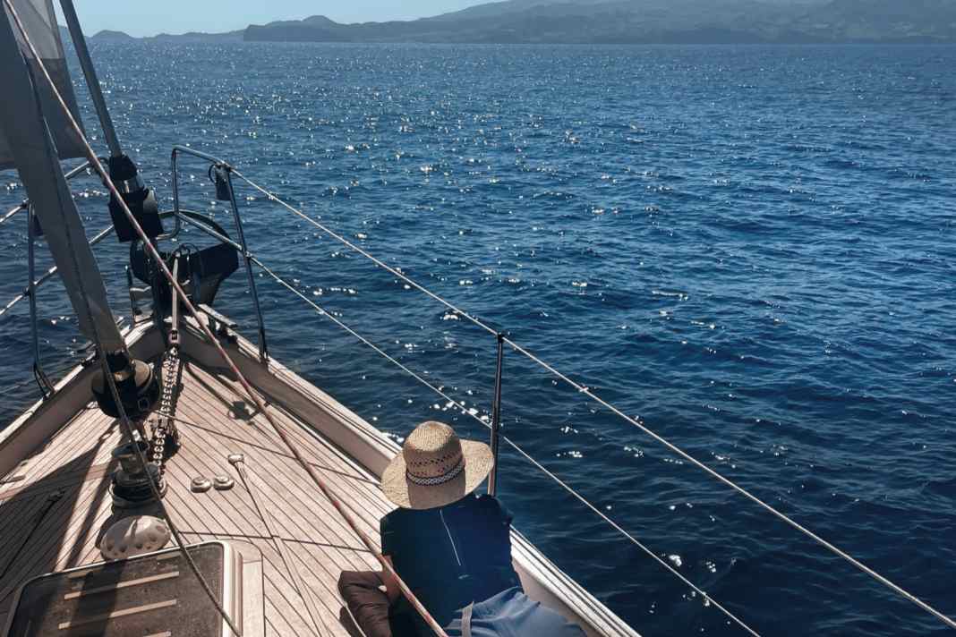 Le distanze tra le isole sono lunghe, ma il clima è favorevole in estate.