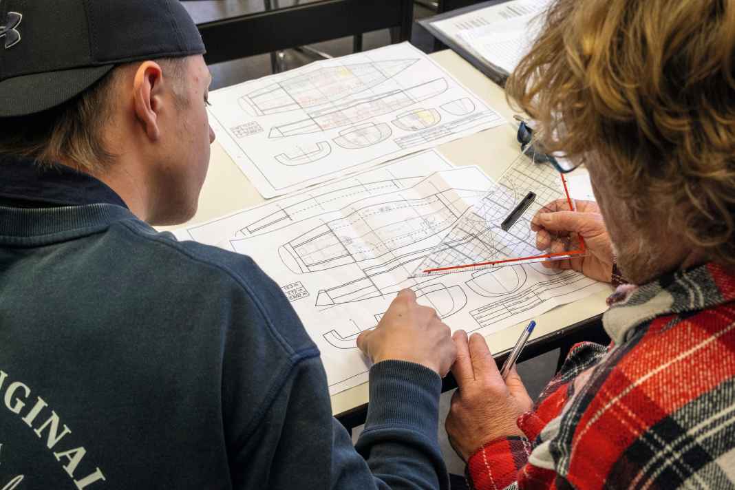 Classically on paper - the original basics of shipbuilding are often still taught in vocational schools.