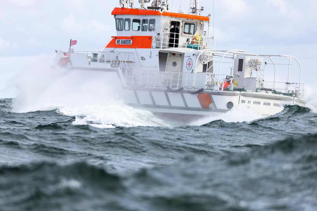 Le "Nis Randers" est stationné dans le port de l'île de Prerow. Auparavant, il était amarré dans le port de secours de Darßer Ort.