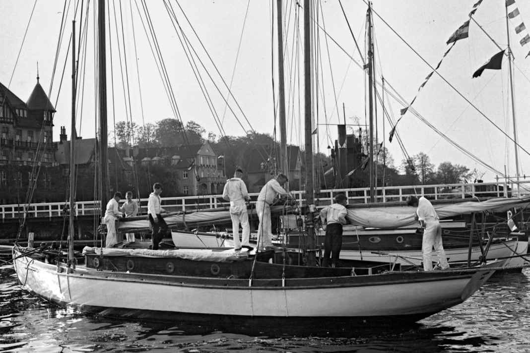 Des photos issues d'un héritage retrouvé montrent la vie quotidienne à l'école de yacht du Kaiserlicher Yachtclub à Kiel - la première section de jeunesse en Allemagne. Voyage dans le temps dans les années 1920.