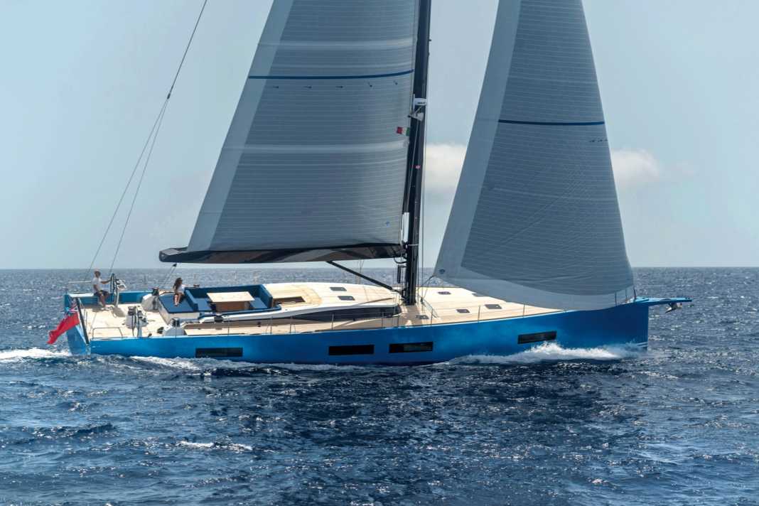 Flat and high: For the 74RS, Solaris once again collaborated with Javier Soto Acebal, who designed the fuselage to be fuller - for more space and dimensional stability.